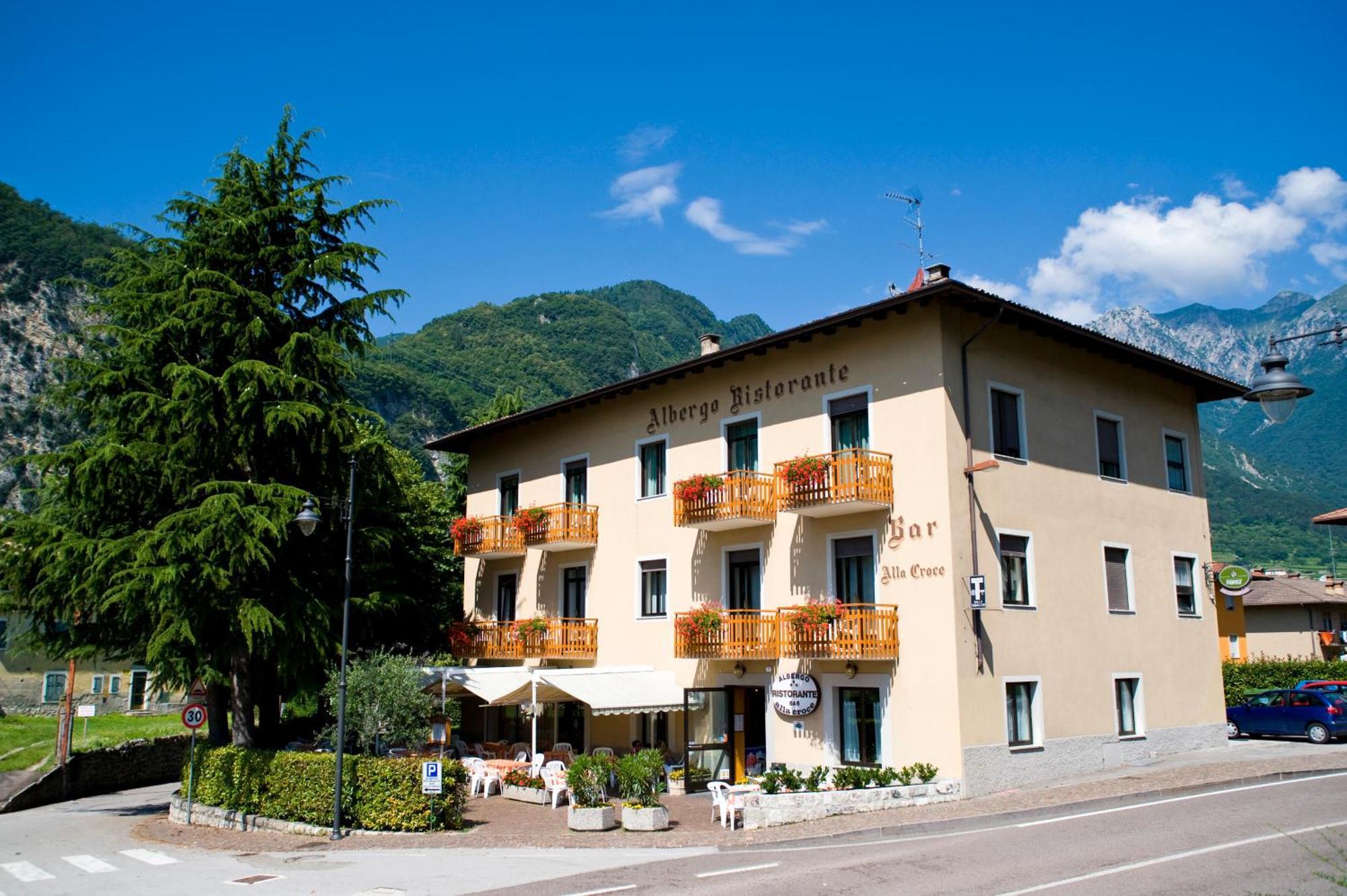 Hotel Antica Croce Tenno Esterno foto