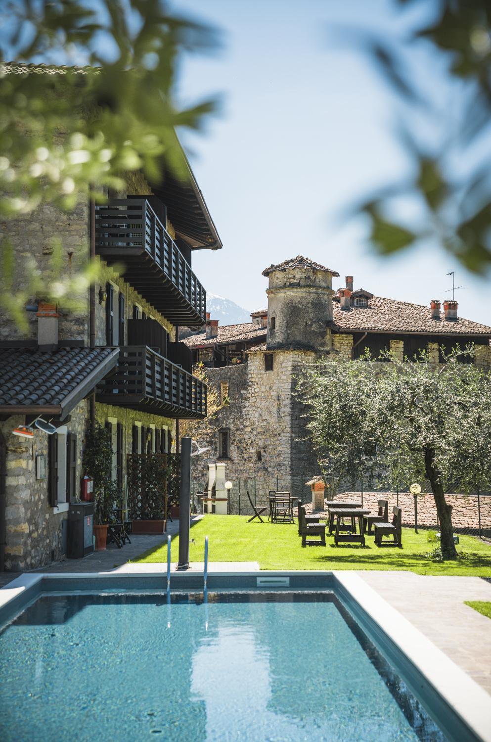 Hotel Antica Croce Tenno Esterno foto