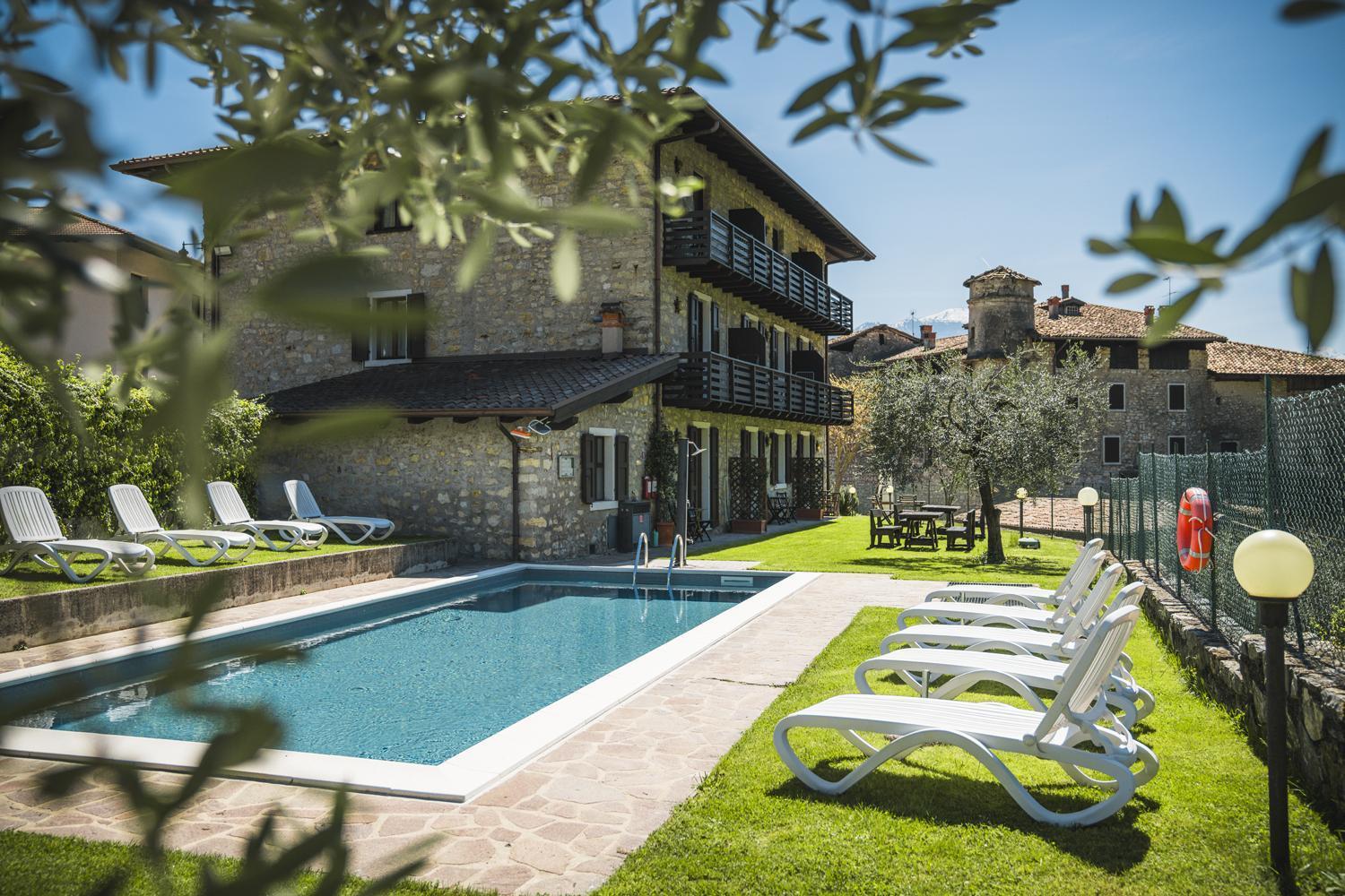 Hotel Antica Croce Tenno Esterno foto