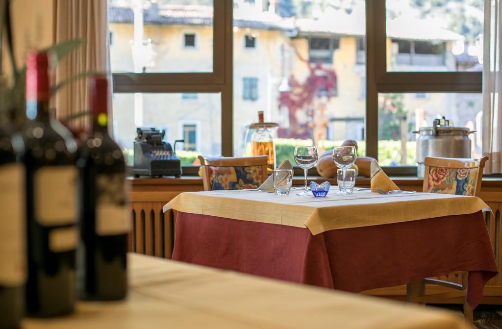 Hotel Antica Croce Tenno Esterno foto