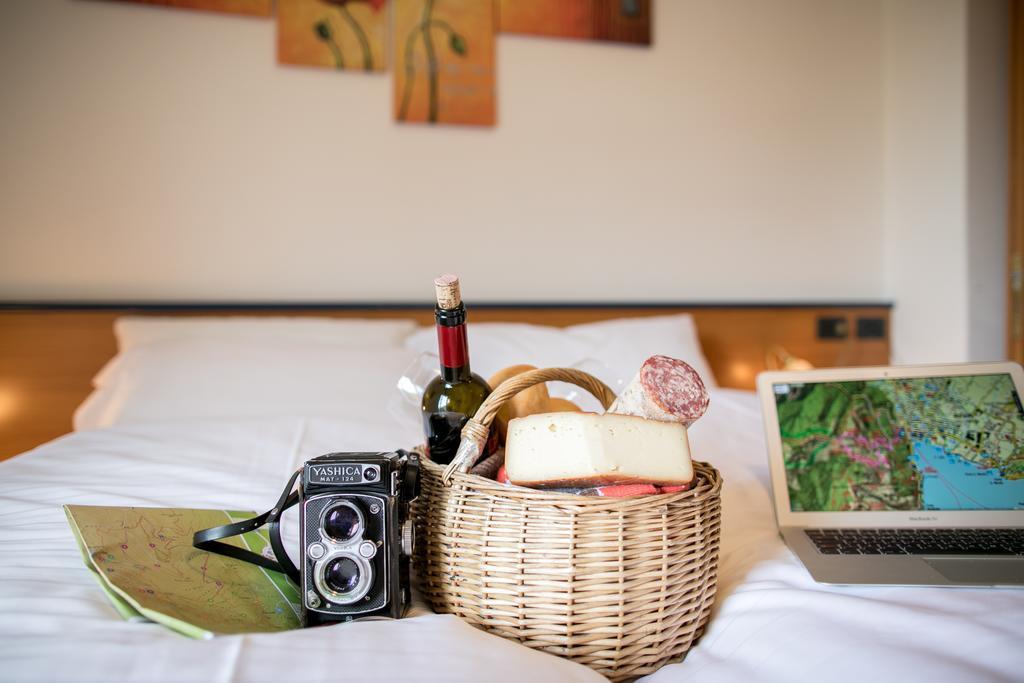 Hotel Antica Croce Tenno Esterno foto