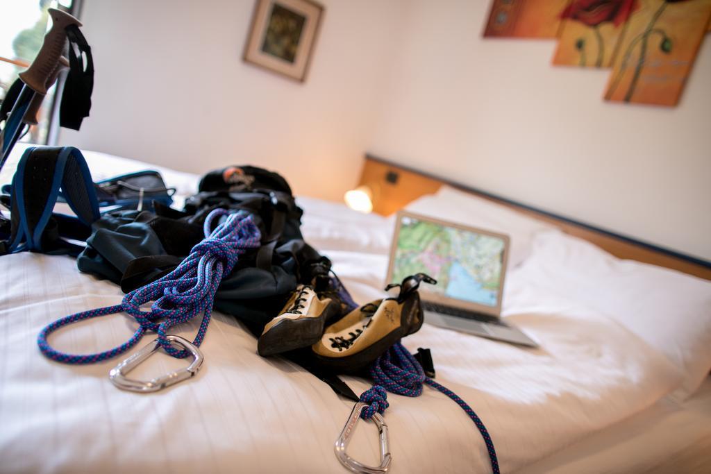 Hotel Antica Croce Tenno Esterno foto